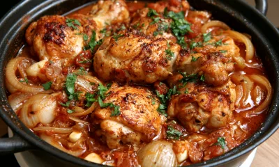 Жарить курицу не в чести: готовлю чахохбили по-грузински — мясо тает во рту, а соус хоть ложкой ешь